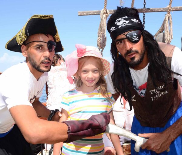Balade en mère sur Bateau Pirate - Djerba Excursion