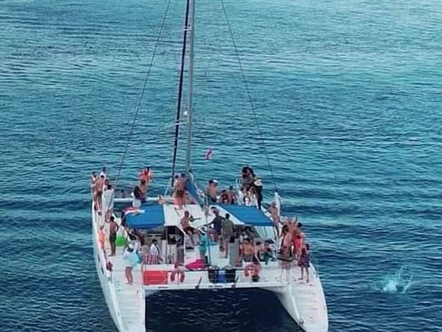 Luxury catamaran – Exclusive family boat trip Djerba