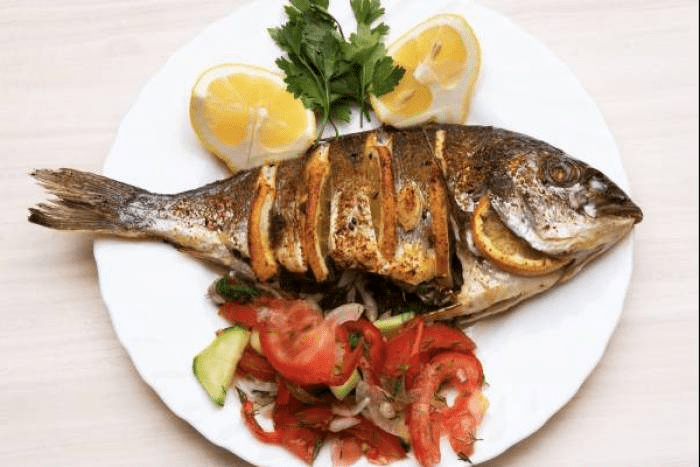 poisson grillé -légumes -citron